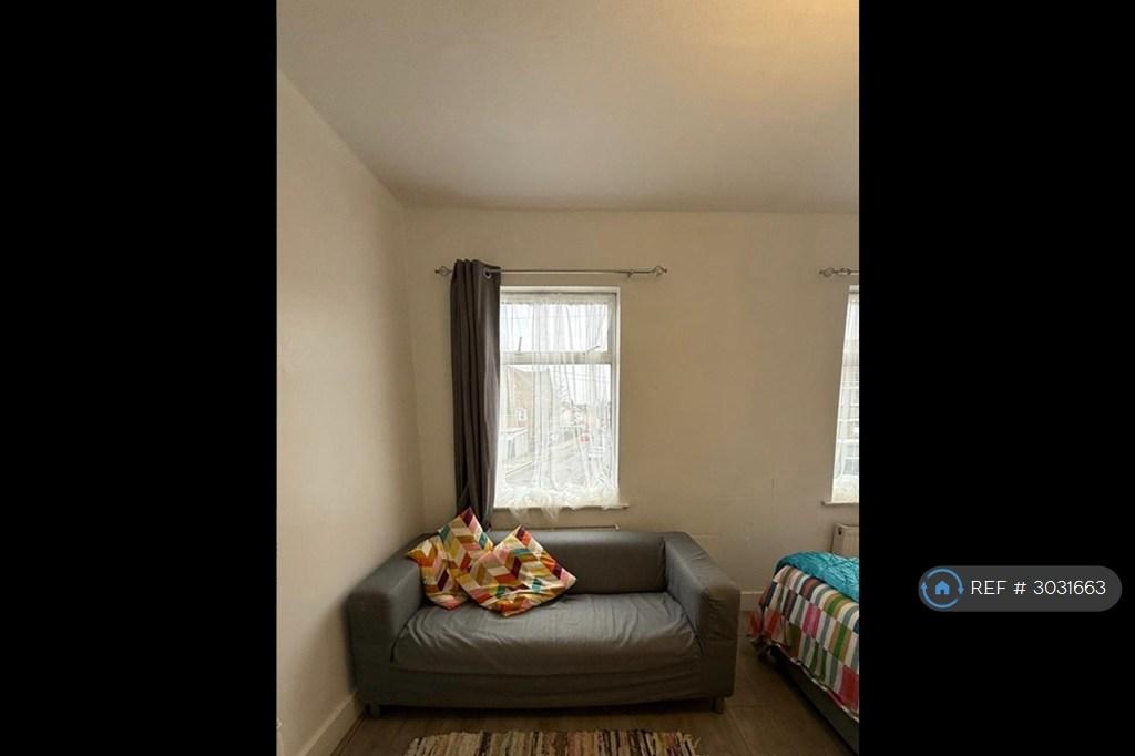 House in London - View 3
