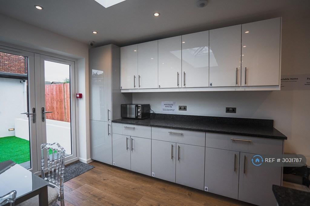 House in London - View 3