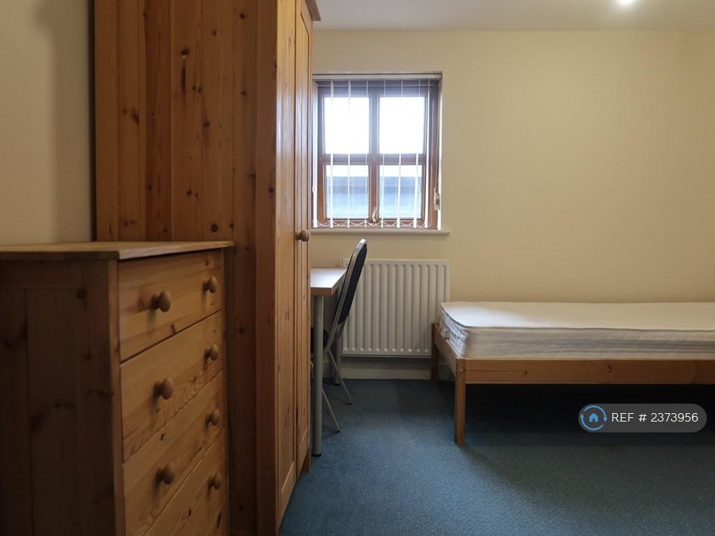 Apartment in Sheffield, South Yorkshire - View 2
