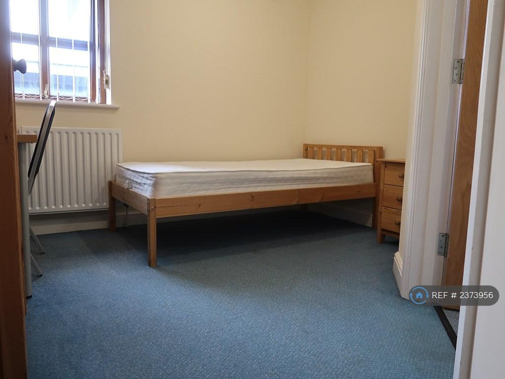 Apartment in Sheffield, South Yorkshire - View 3
