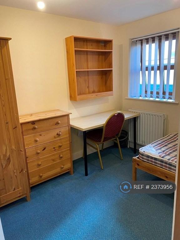 Apartment in Sheffield, South Yorkshire - View 4