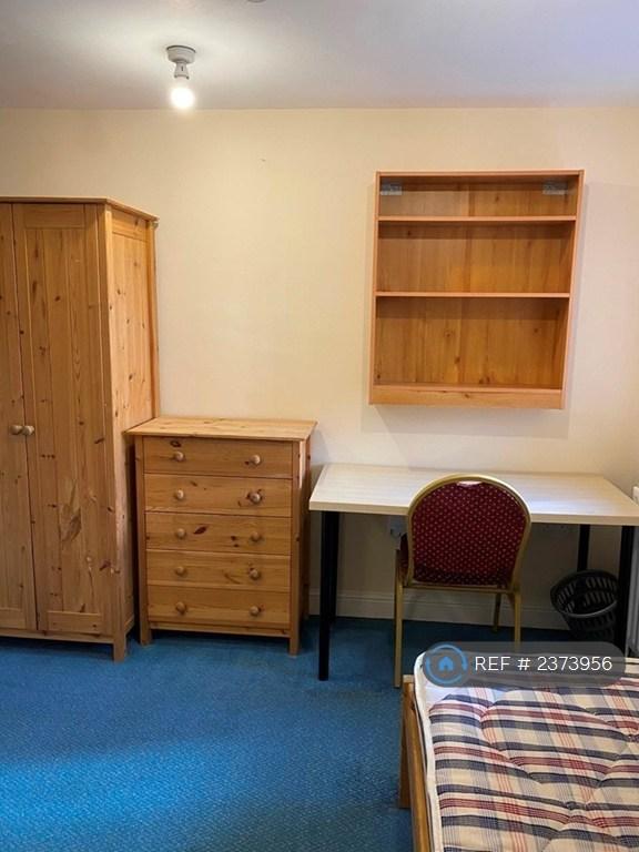 Apartment in Sheffield, South Yorkshire - View 5
