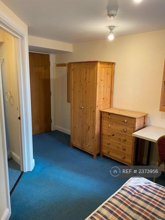 Apartment in Sheffield, South Yorkshire - More