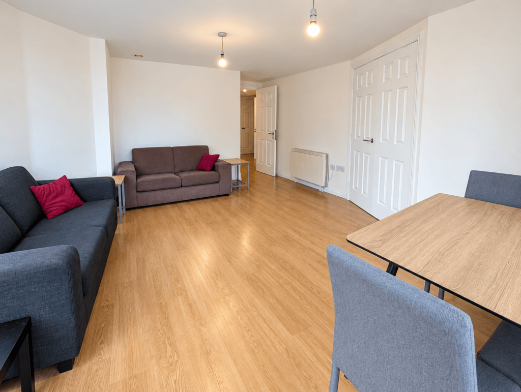 Apartment in Salford, Greater Manchester - View 3