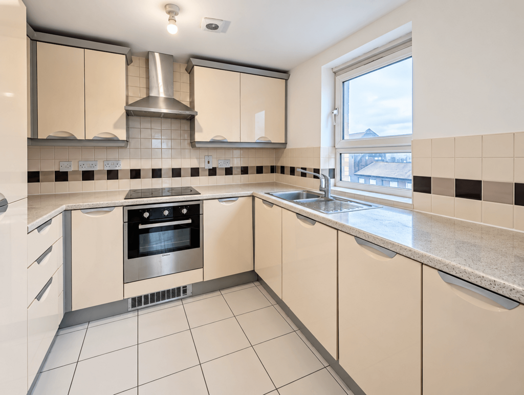 Apartment in Salford, Greater Manchester - View 4