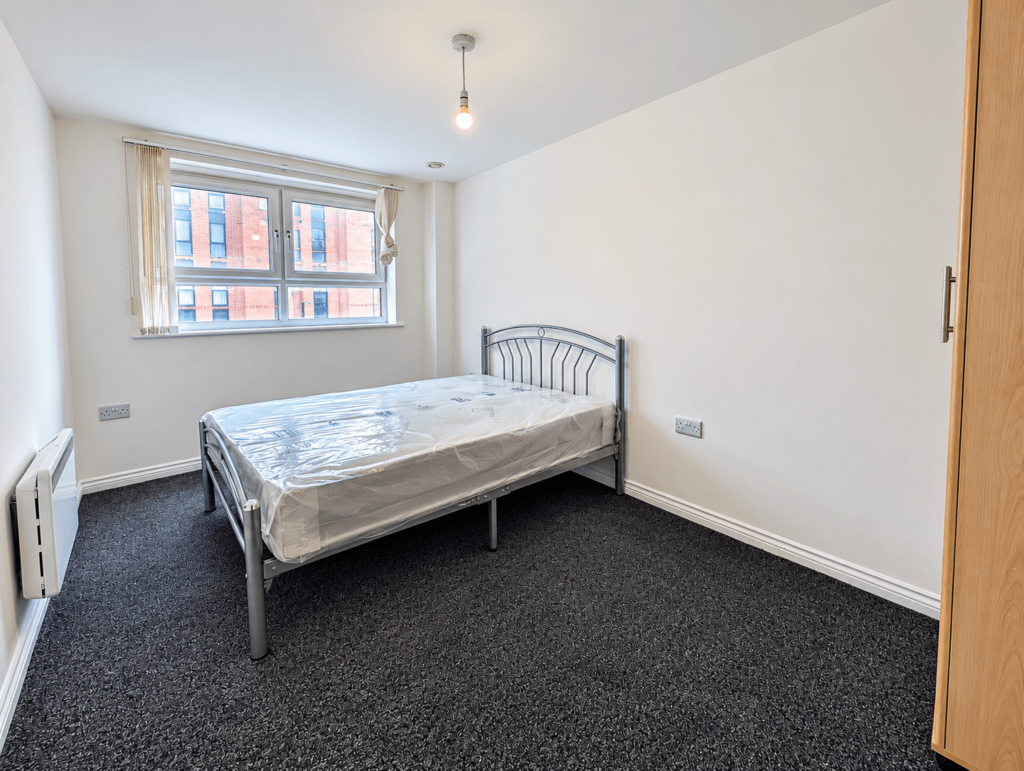 Apartment in Salford, Greater Manchester - View 5