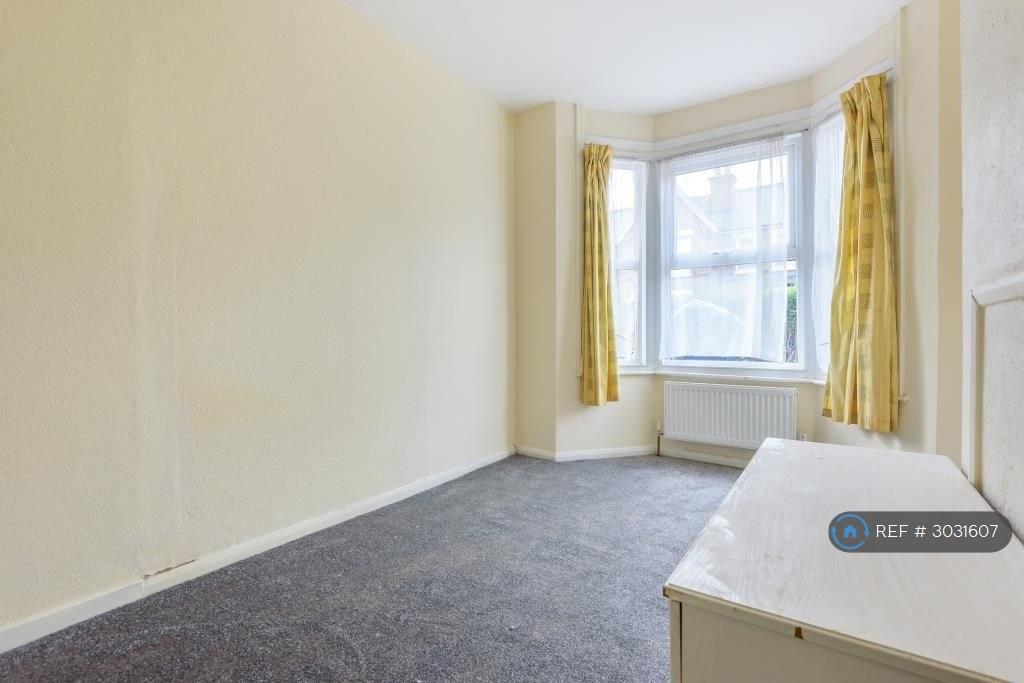 Apartment in Caversham, Reading - View 3