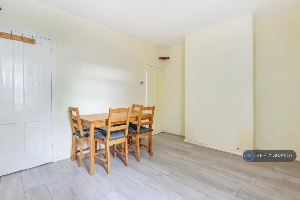 Apartment in Caversham, Reading - View 5