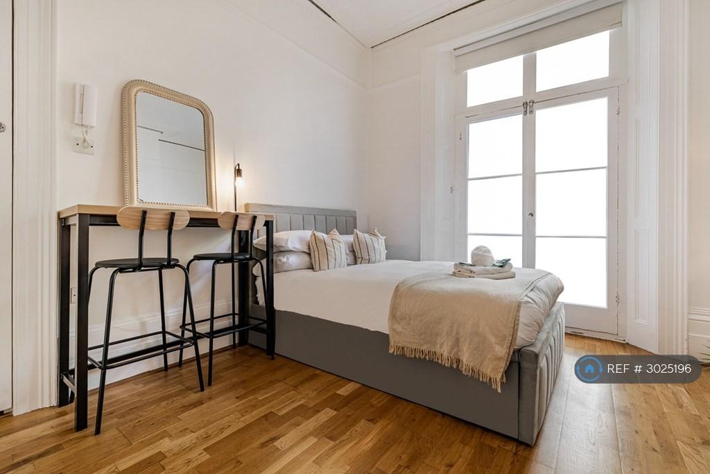 Apartment in Hove, Brunswick - View 4