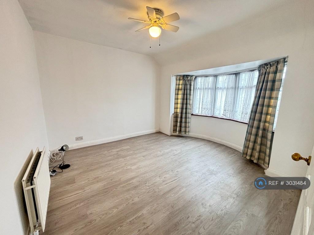 House in Sutton - View 2