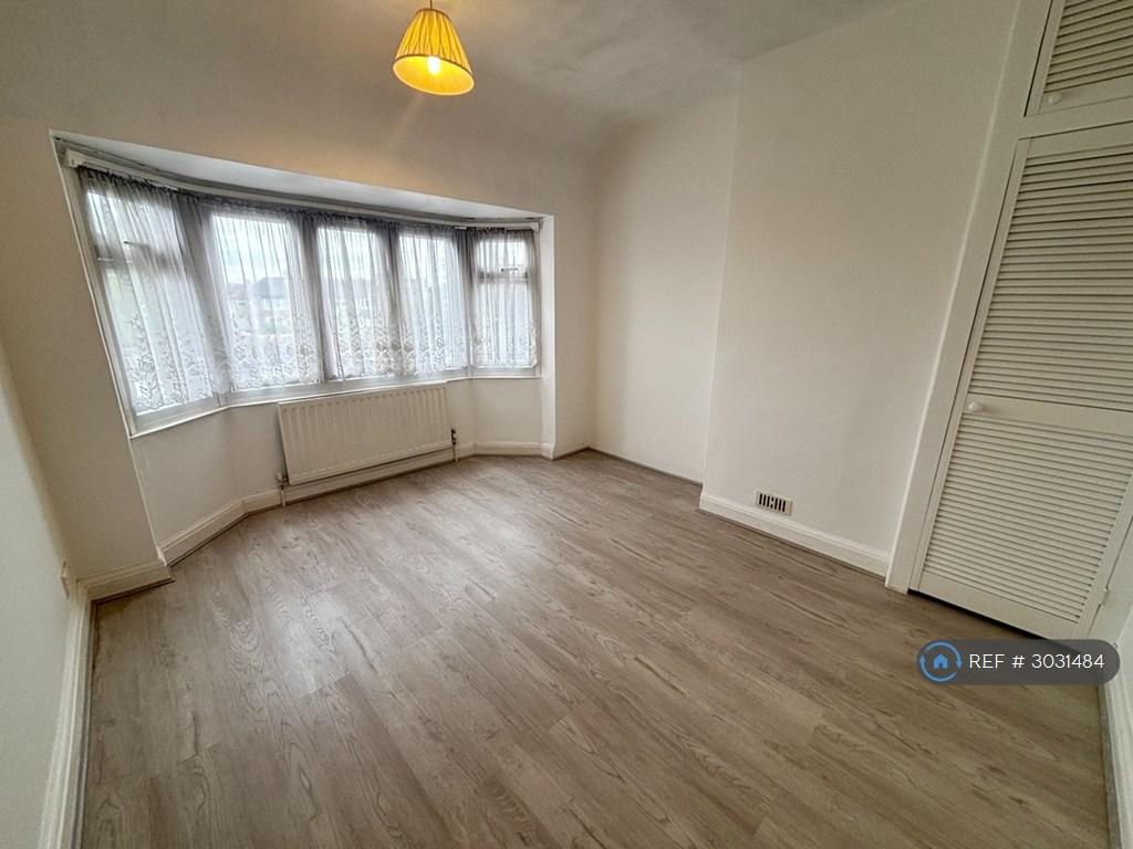 House in Sutton - View 4