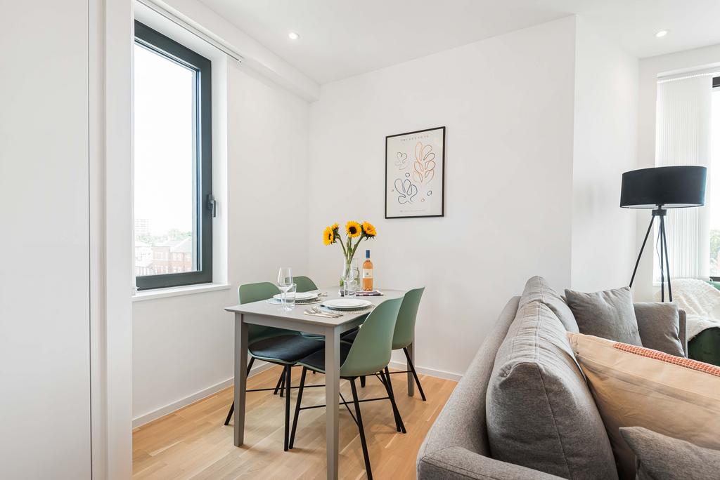 Apartment in Reading - View 4
