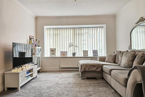 2 bedroom flat for sale, Long Oaks Court, Sketty, SA2
