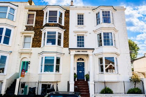 2 bed flat/apartment for rent in Grosvenor Place, Margate, Kent, CT9