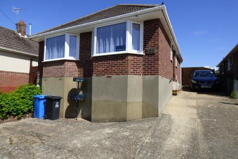 2 bedroom detached bungalow to rent, Dale Valley Road, Poole BH15