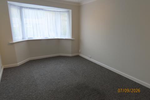 2 bedroom detached bungalow to rent, Dale Valley Road, Poole BH15