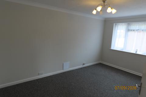 2 bedroom detached bungalow to rent, Dale Valley Road, Poole BH15