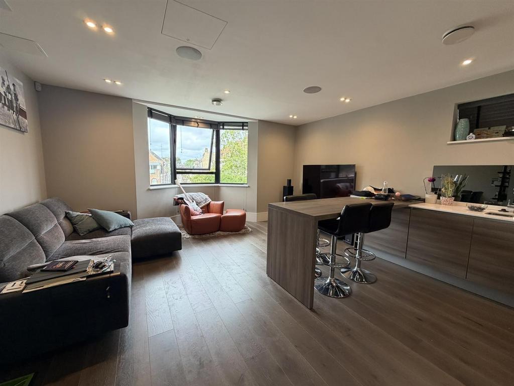House in London - View 2