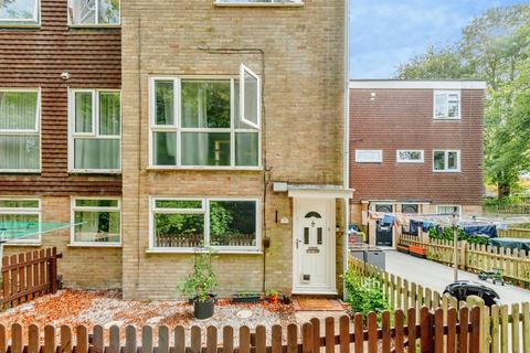 2 bedroom maisonette for sale, Hyde Heath Court, Crawley