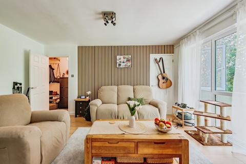 2 bedroom maisonette for sale, Hyde Heath Court, Crawley