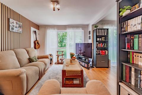 2 bedroom maisonette for sale, Hyde Heath Court, Crawley