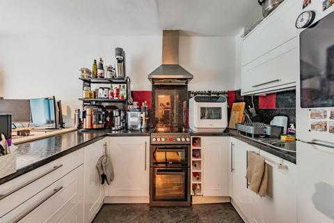 2 bedroom maisonette for sale, Hyde Heath Court, Crawley