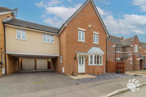 4 bedroom semi-detached house for sale, Murray Way, Wickford SS12