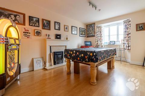 4 bedroom semi-detached house for sale, Murray Way, Wickford SS12