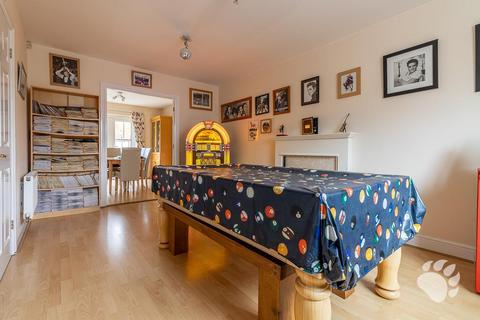 4 bedroom semi-detached house for sale, Murray Way, Wickford SS12