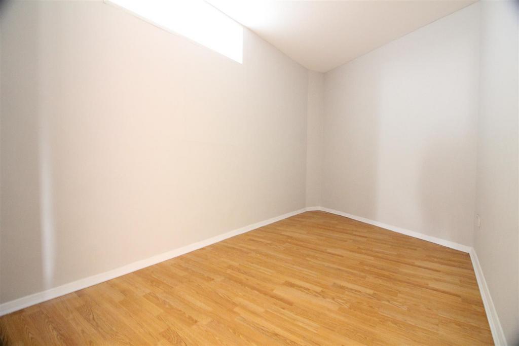 Apartment in London, Spring Grove - View 4