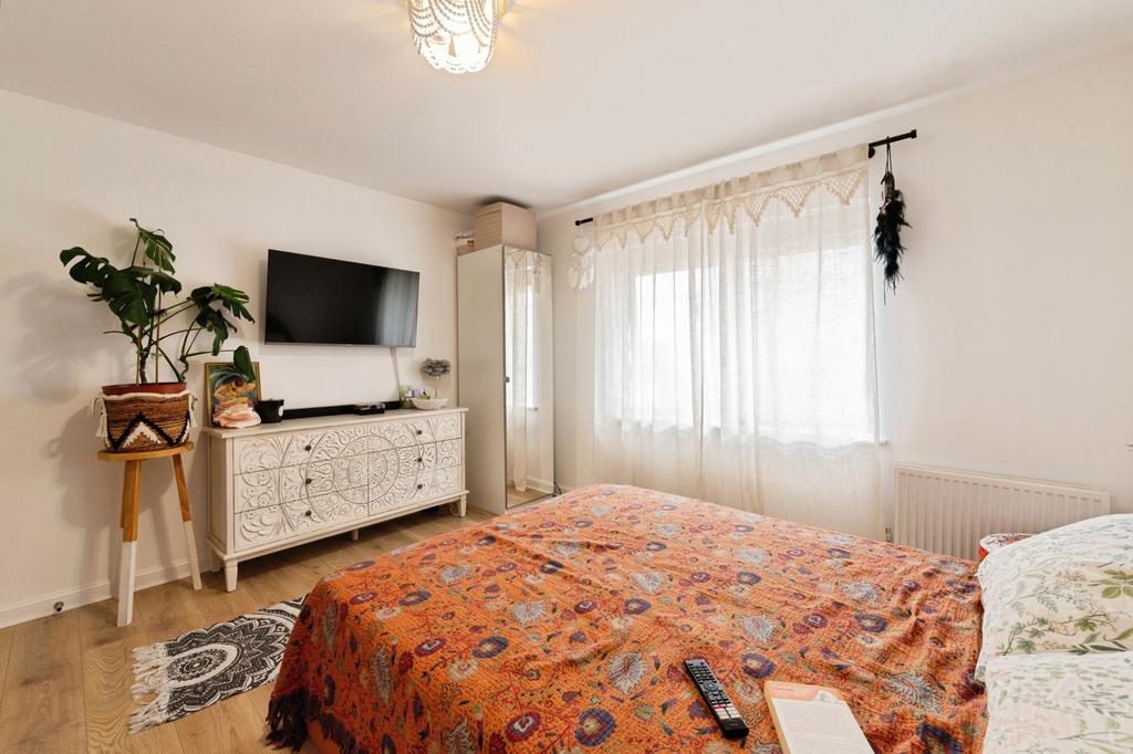 Apartment in Essex - View 4