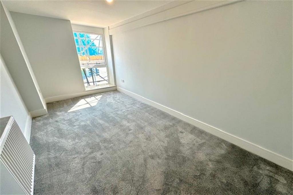 Apartment in Southampton - View 5