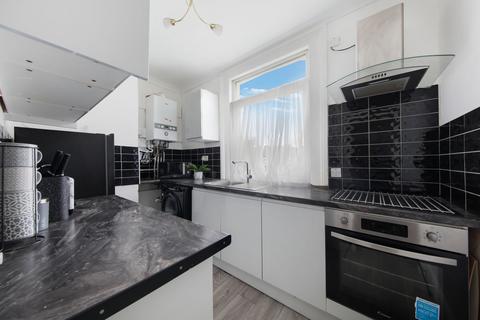 1 bedroom flat for sale, Clifton Road, London, SE25