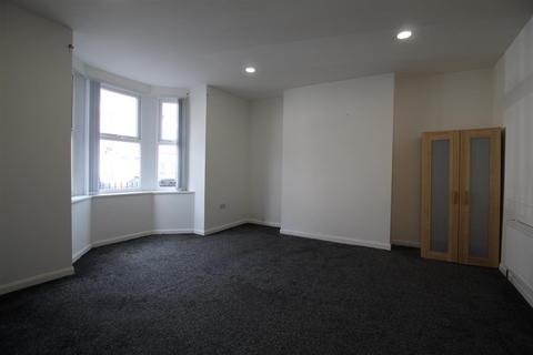 2 bedroom flat to rent, Wingrove Gardens, Newcastle upon Tyne NE4
