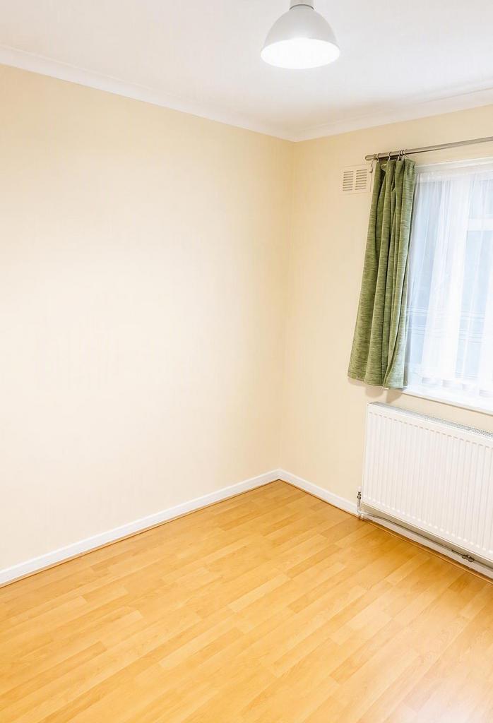 Apartment in Harrow - View 3