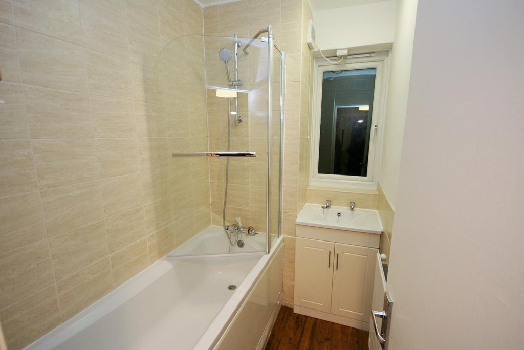 Apartment in Stepney - View 5