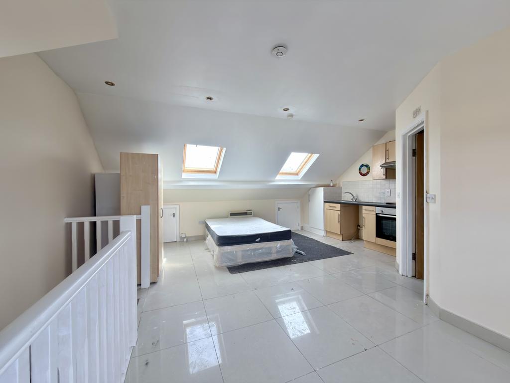 Apartment in Norbury - View 5