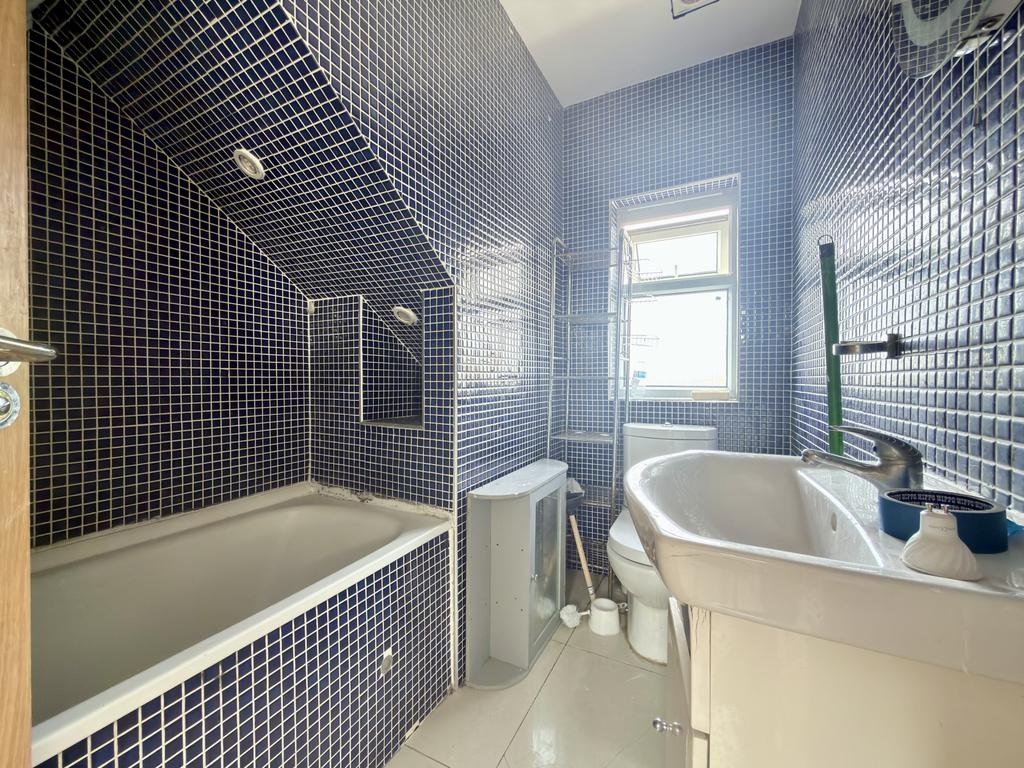 Apartment in Norbury - More