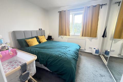 2 bedroom terraced house to rent, Farmbrook, Luton, LU2