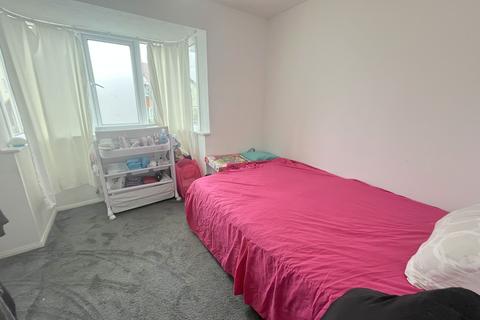 2 bedroom terraced house to rent, Farmbrook, Luton, LU2