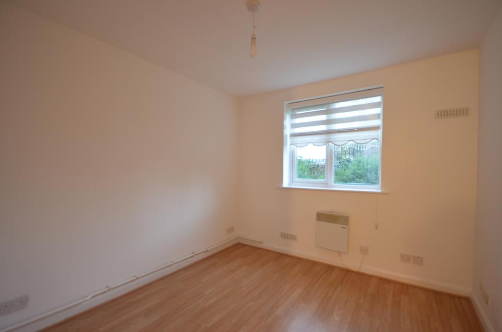 Apartment in Harefield - View 2