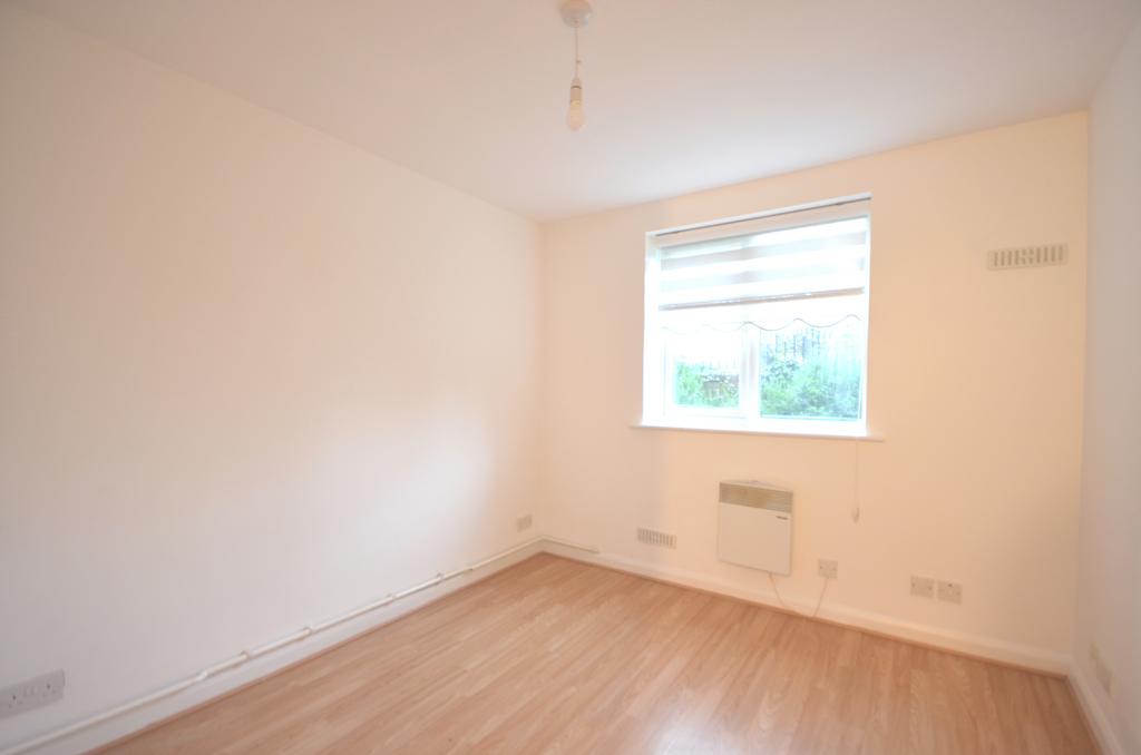 Apartment in Harefield - View 3