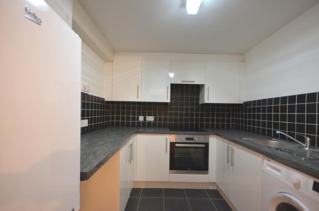 Apartment in Harefield - View 4