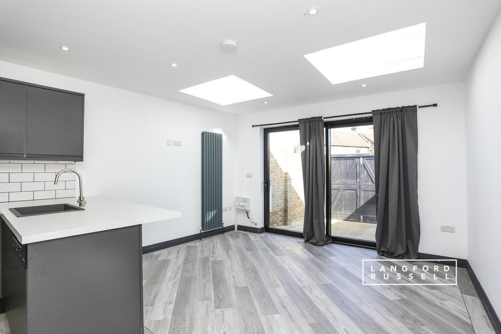 Apartment in Bromley - View 3