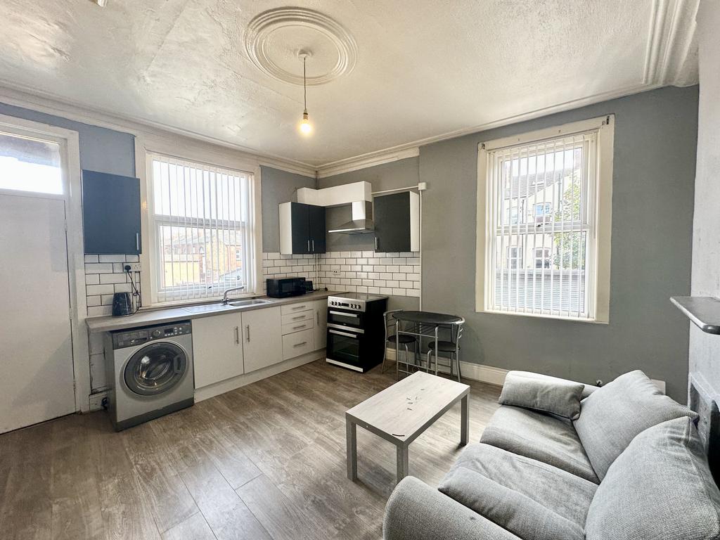 House in LEEDS - View 3