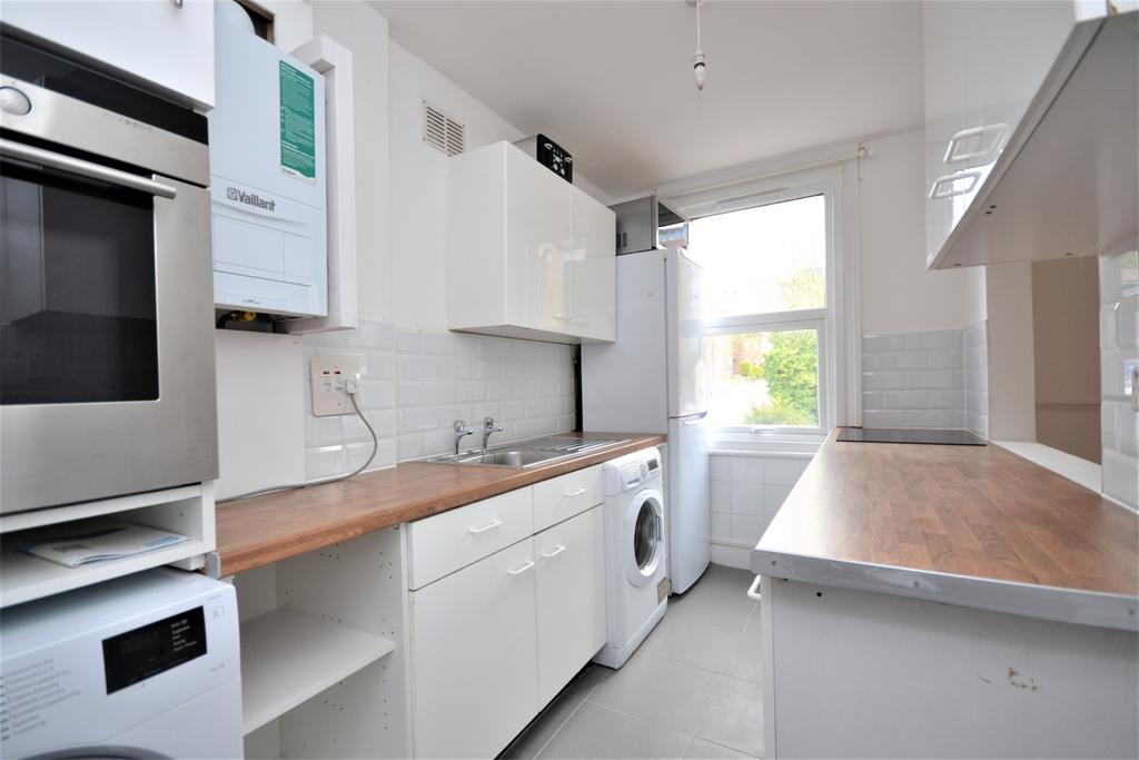 Apartment in Bromley - View 3
