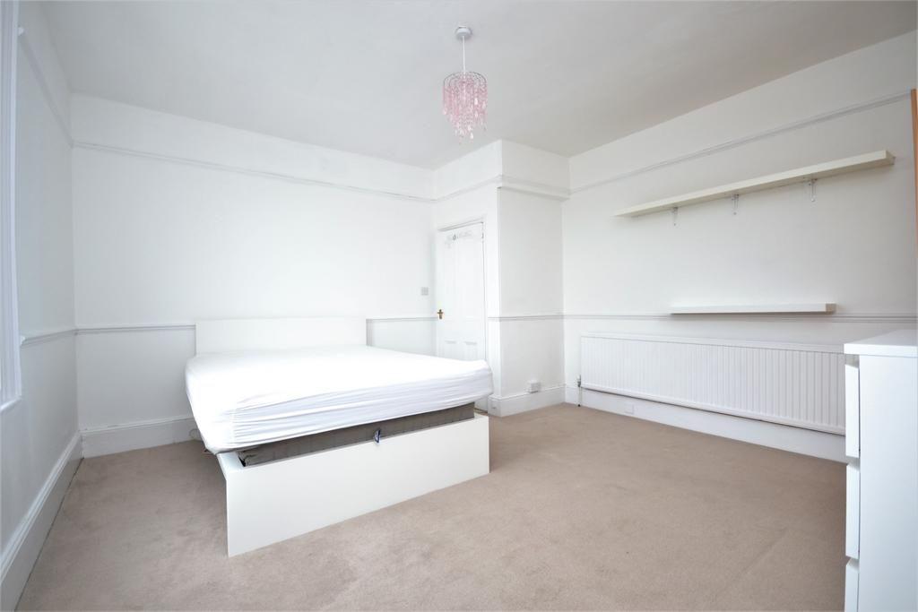 Apartment in Bromley - More