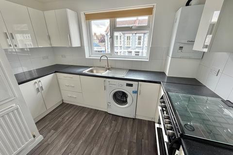2 bed flat/apartment for rent in Westborough Road, Westcliff-on-Sea, SS0