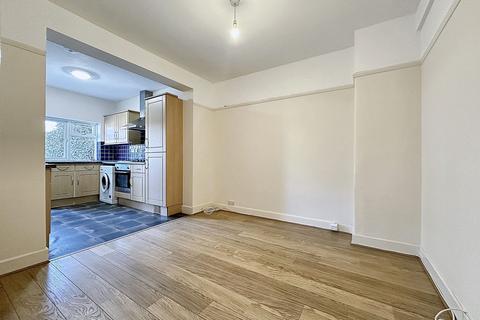 4 bedroom semi-detached house to rent, Thackeray Close, Uxbridge, UB8