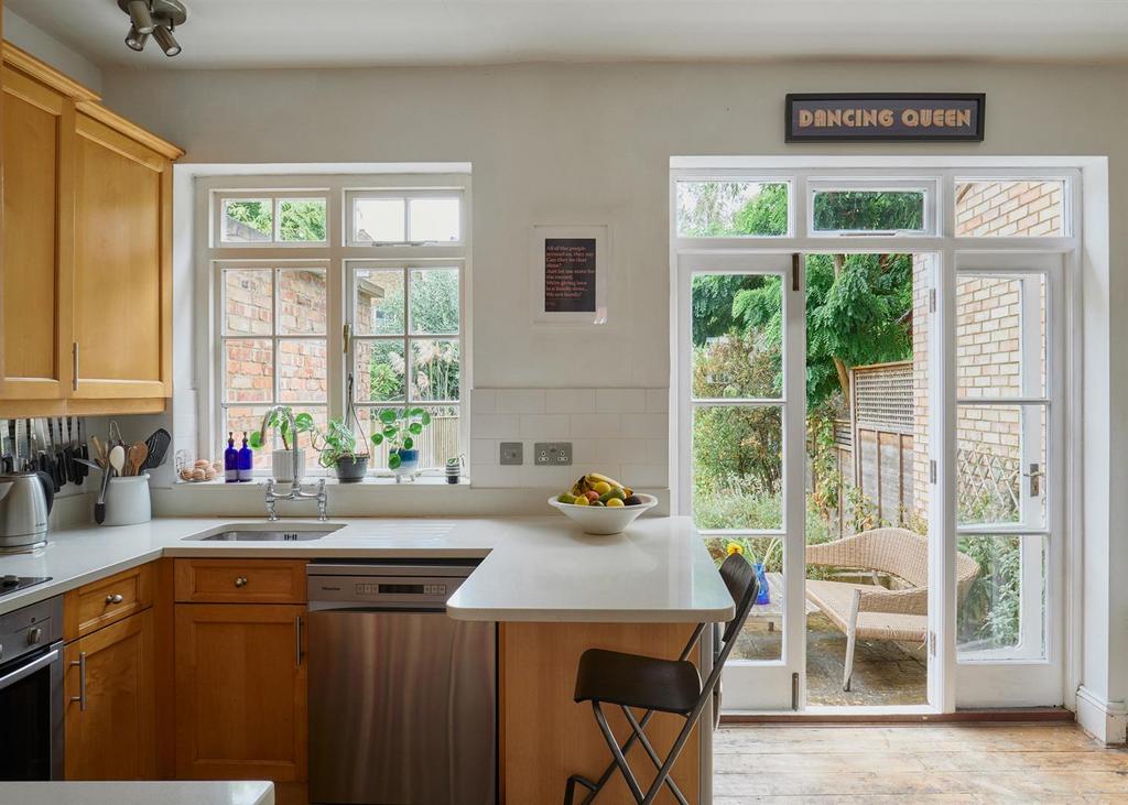 House in London - View 2